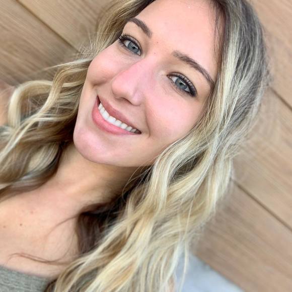 Profile Picture of Jordyn Carpenter (@jordynlynn7) on Poshmark