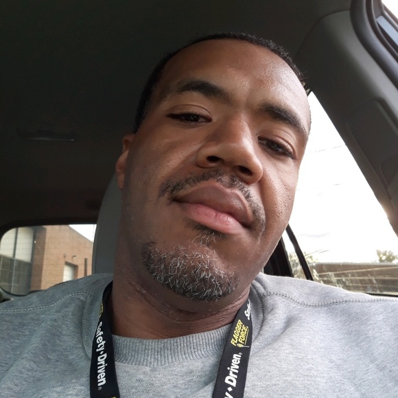 Profile Picture of Andre Brown (@andrebrown125) on Poshmark