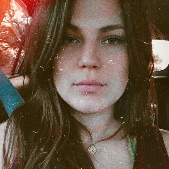 Profile Picture of Katie Guessford (@katieguess) on Poshmark