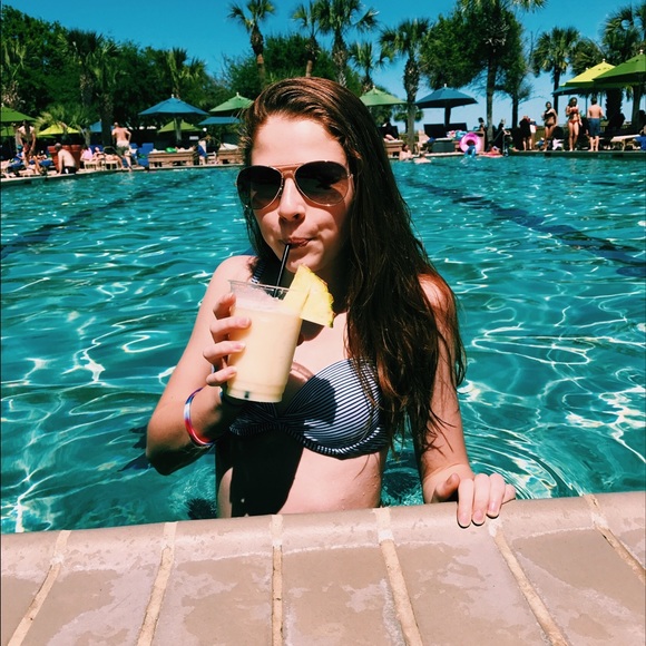 Sofia Cieplinski - Poshmark Profile Picture of Sofia Cieplinski (@sofiacieplinski) on Poshmark