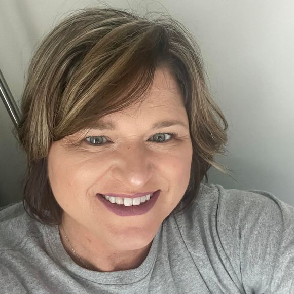 Profile Picture of Jean Moore (@jeanmoorern) on Poshmark