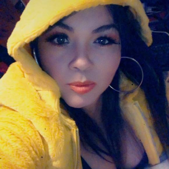 Profile Picture of Cami Girton (@camigirton) on Poshmark