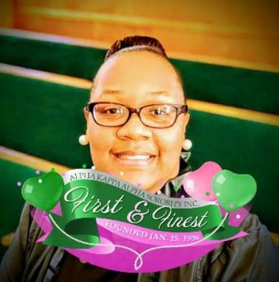 Profile Picture of Robin Cheeks (@rvealcheeks) on Poshmark