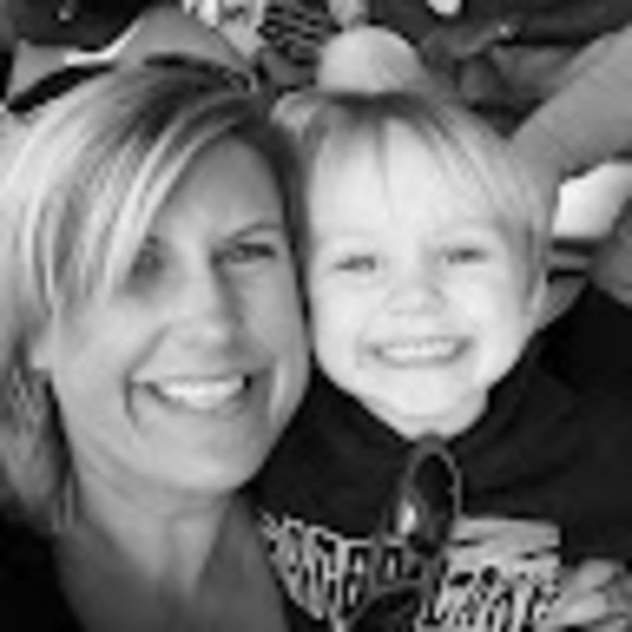 Profile Picture of L Collier (@keithandleanne) on Poshmark