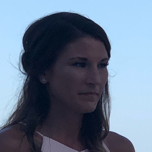Profile Picture of Rachelle Colloton (@rcolloton) on Poshmark
