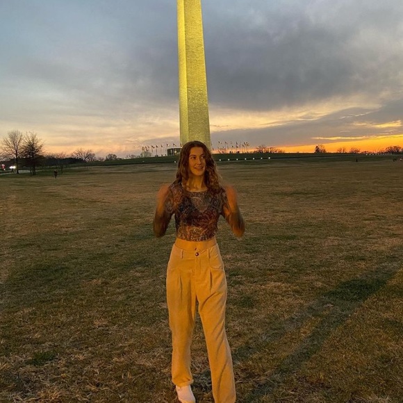 Profile Picture of Emma Westerfield (@emmawesterfield) on Poshmark