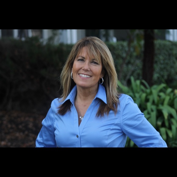 Profile Picture of Wanda Thompson (@1oliverjones) on Poshmark