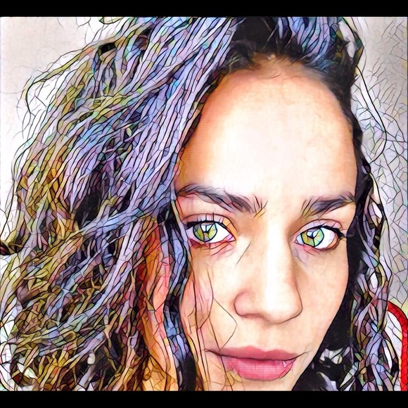 Profile Picture of Micaela Robalino (@micaelarobalino) on Poshmark