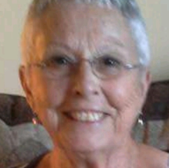 Profile Picture of Norna Ripplinger (@nrnovaz) on Poshmark