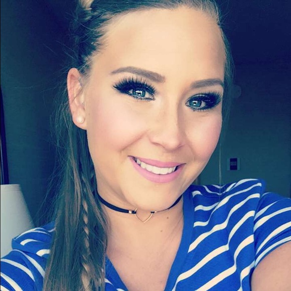 Profile Picture of Alexis Kirkland (@alexiskirkland_) on Poshmark