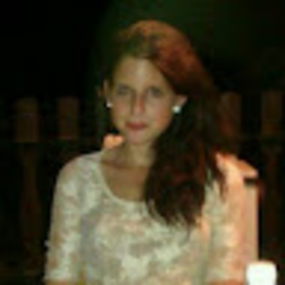 Profile Picture of Viktoria Varga (@vaviky) on Poshmark