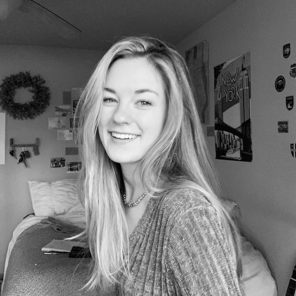 Profile Picture of Emma Franceschina (@emfrankie_) on Poshmark