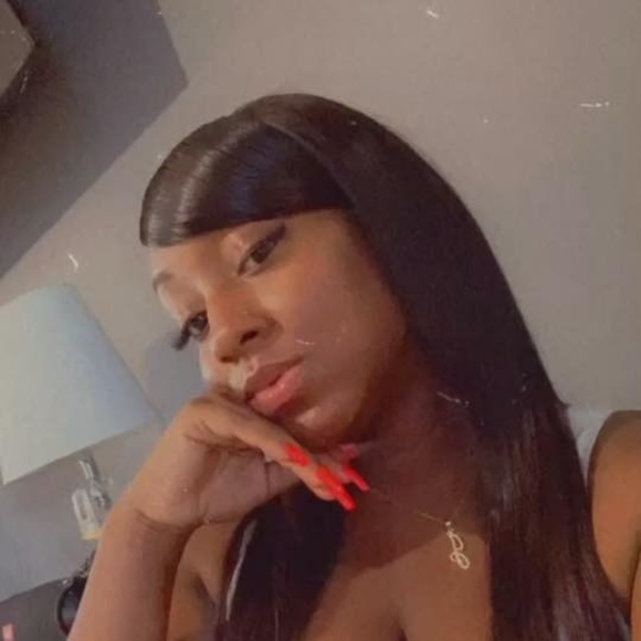 Profile Picture of Janyia Mack (@mackyonna) on Poshmark