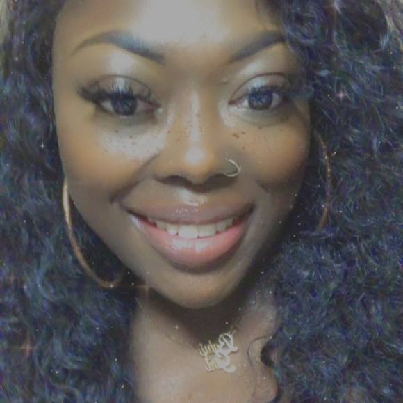 Profile Picture of Tisha Gallman (@juycfruit26) on Poshmark