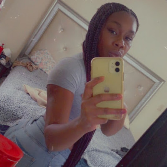 Profile Picture of Afroditee (@kashdoll723) on Poshmark