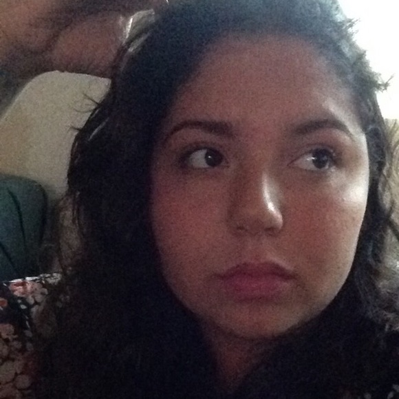 Profile Picture of Julia Arellano (@julia_a99) on Poshmark