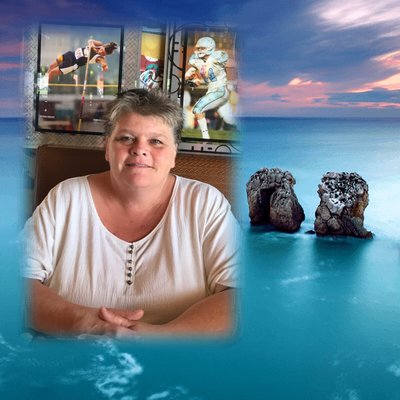 Profile Picture of Lucinda Riggs (@LucindaRiggs20) on Twitter