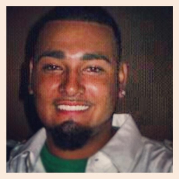 Profile Picture of El Thio thio (@ciseneros_90) on Poshmark
