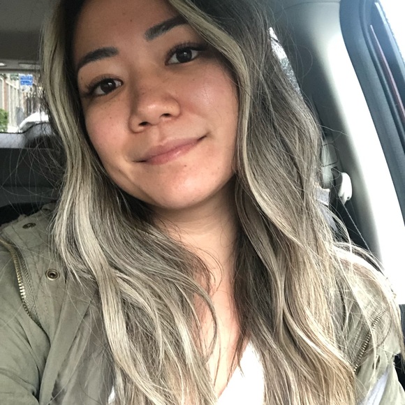 Profile Picture of Julia Afuso (@juafuso) on Poshmark