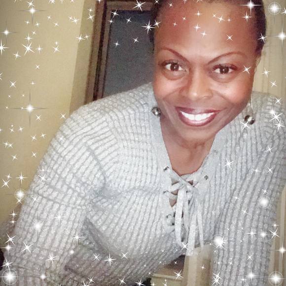 Profile Picture of Gigi Roberts (@gigigolfs) on Poshmark