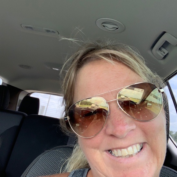 Profile Picture of Crystal Kern (@crystalkern) on Poshmark