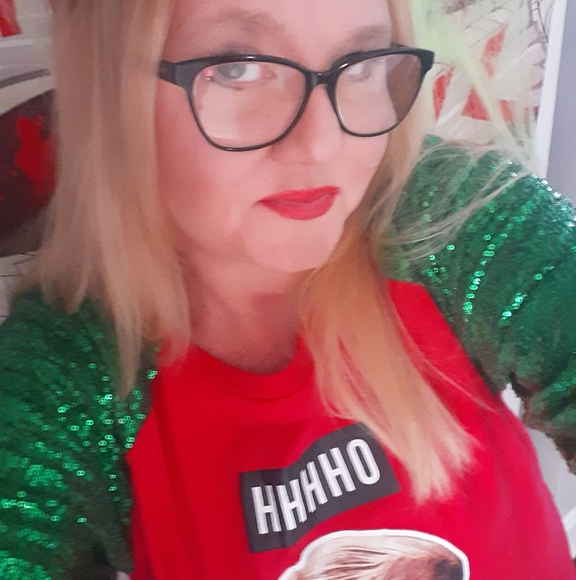 Profile Picture of Darlene Oroni-zehner (@doroni) on Poshmark