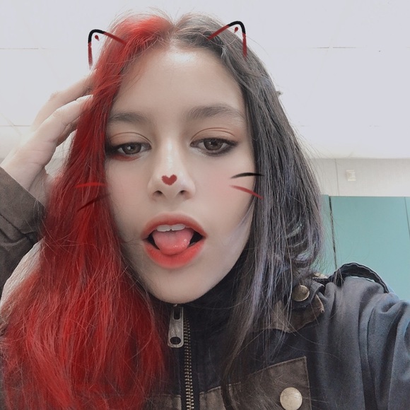 Profile Picture of Barbara Molina (@neko_siner) on Poshmark