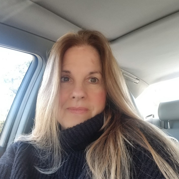 Profile Picture of Alana Brazis (@alanabrazis) on Poshmark