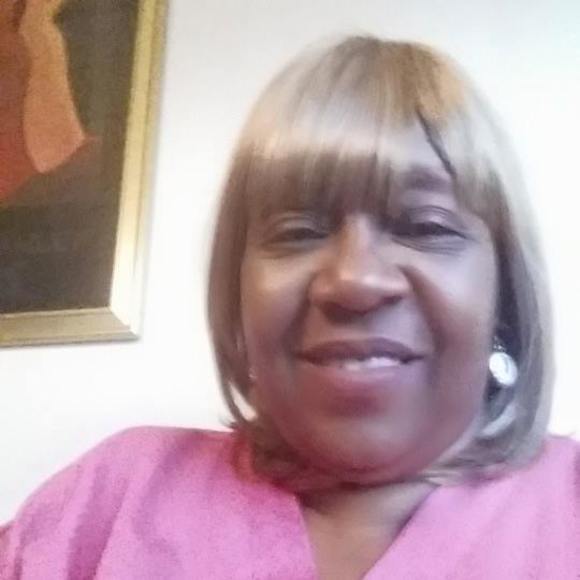 Profile Picture of Rolanda Harris (@roro53) on Poshmark