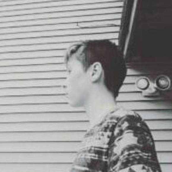 Profile Picture of Quinn Vanderlip (@quinnvanderlip) on Poshmark