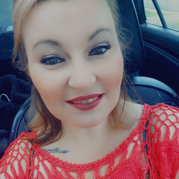 Profile Picture of Mal Cheeley (@malcheeley) on Poshmark