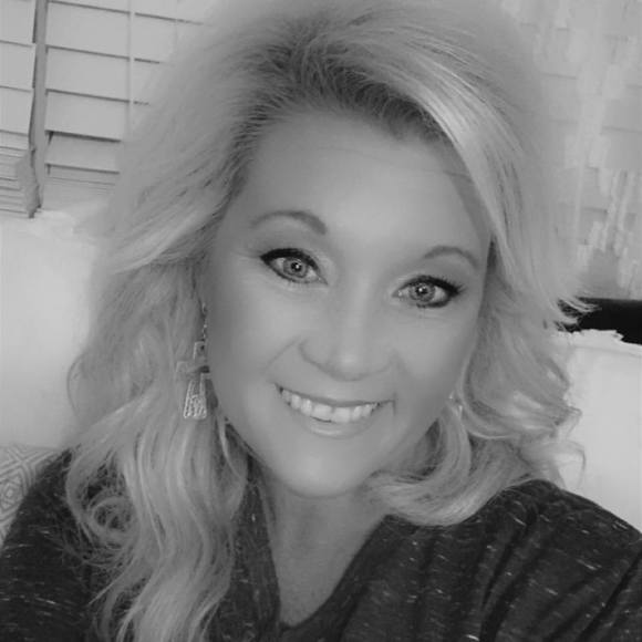 Profile Picture of Laurie Witcher gammons (@lauriegammons) on Poshmark