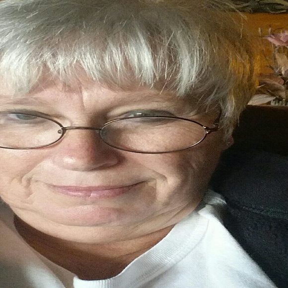 Profile Picture of Teresa Cloninger (@teresacloninger) on Poshmark