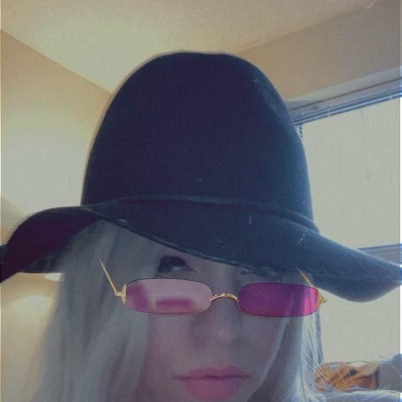 Profile Picture of Lauryn Tkach (@ltkach) on Poshmark