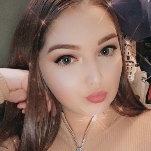 Profile Picture of Emma Scime (@emscime) on Poshmark