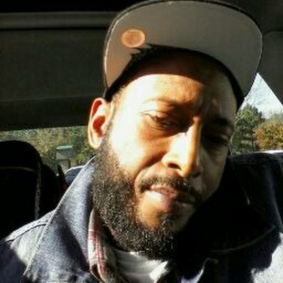 Profile Picture of Sean Abraham (@seana1083) on Poshmark