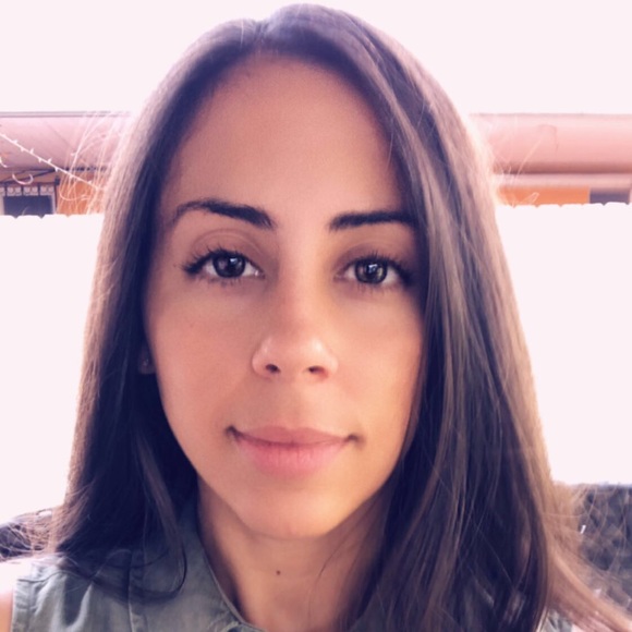 Profile Picture of Cheyla Gomez (@cheyla618) on Poshmark