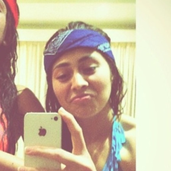 Profile Picture of Isabel Plasencia (@bellbell_____) on Poshmark