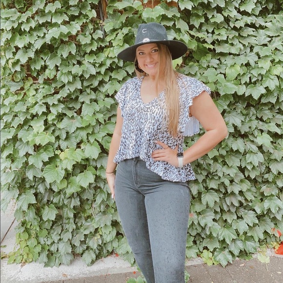 Profile Picture of Sierra Wiebensohn (@sierrawieb) on Poshmark