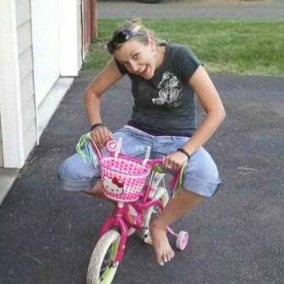 Profile Picture of Jessy Glenn (@jessybraglen83) on Poshmark