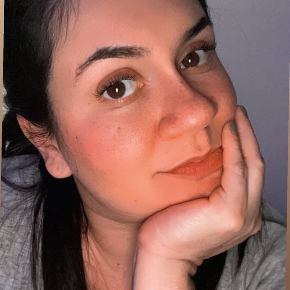 Profile Picture of Victoria Vigna prado (@vickyvigna) on Poshmark