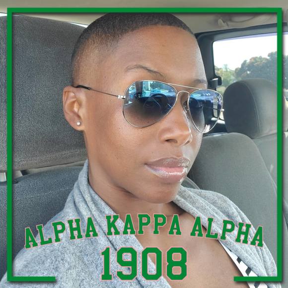 Profile Picture of Lisa Philpot (@lisapsales) on Poshmark