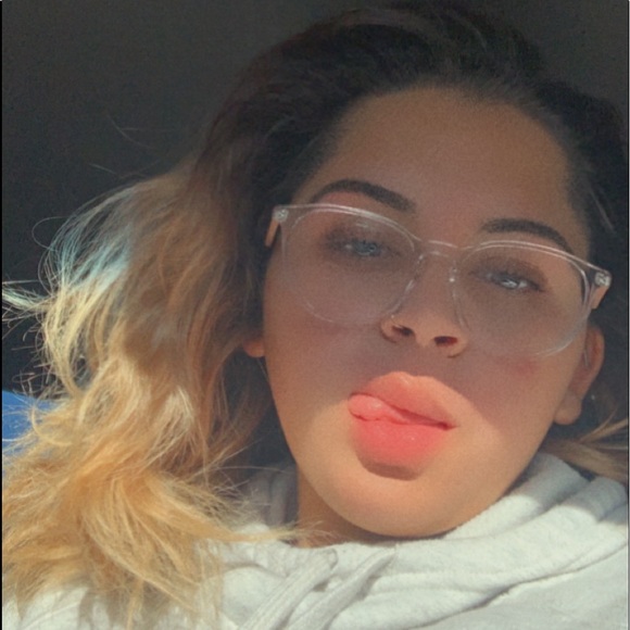 Profile Picture of Genesis Moya jimenez (@genesiss_b) on Poshmark