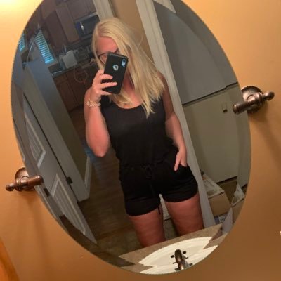 Profile Picture of Amanda Steeg (@manderr77) on Twitter