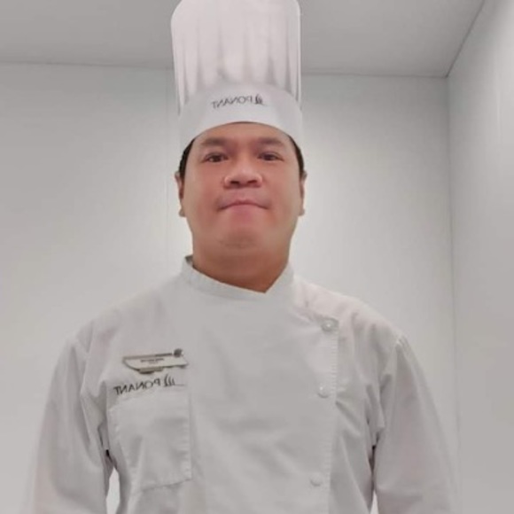 Profile Picture of Rixon Lagleva (@rixonlagleva22) on Poshmark