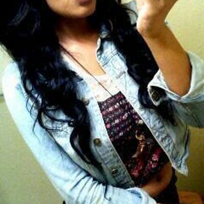 Profile Picture of Alizaahh Flores (@alizafoster23) on Twitter