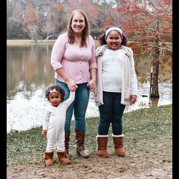 Profile Picture of Victoria Cramer (@vcramer1979) on Poshmark