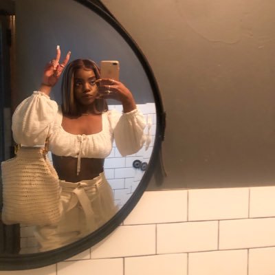 Profile Picture of Rue 🧚🏾‍♀️ (@RuthKazadi6) on Twitter