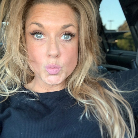 Profile Picture of Shannon Eckroth (@seckroth664) on Poshmark