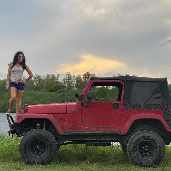 Profile Picture of Betsy Cox (@bcc0316) on Poshmark